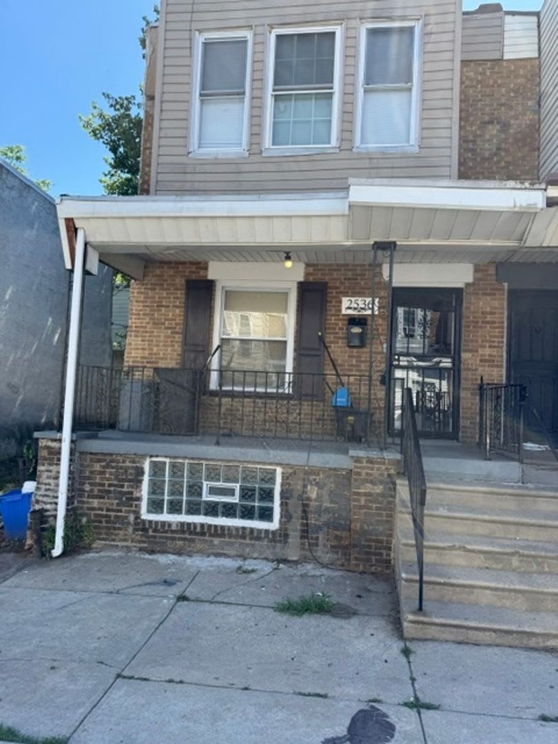 Newly renovated 3-Bedroom home in Elmwood park – photo 1