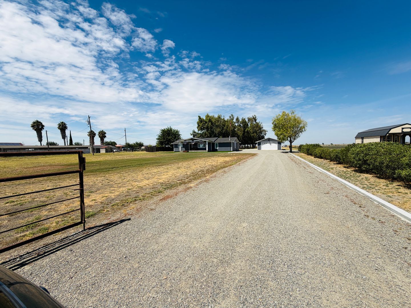 Beautiful Fully Furnished Remodeled Ranch Home on 1.84 Acres – photo 2