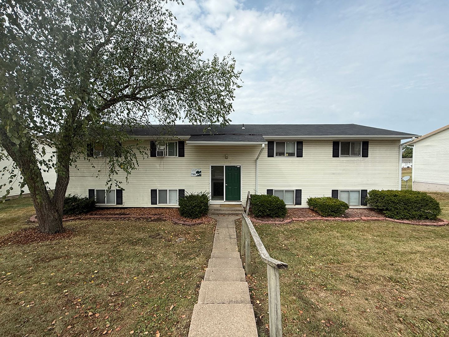 2 bedroom, 1 bath – photo 1