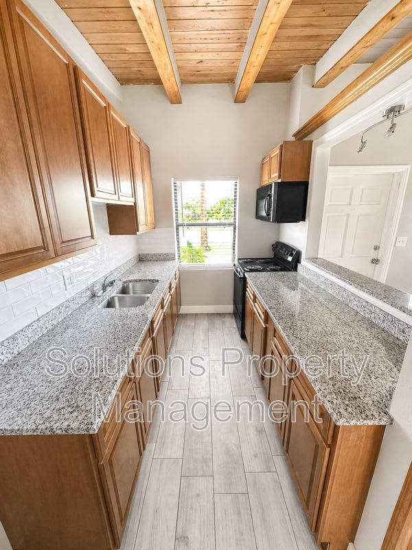1606 S Miramar Ave – photo 3