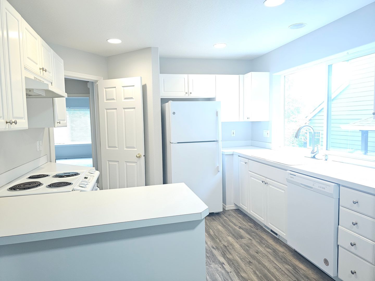 TIGARD TOWNHOUSE – photo 2