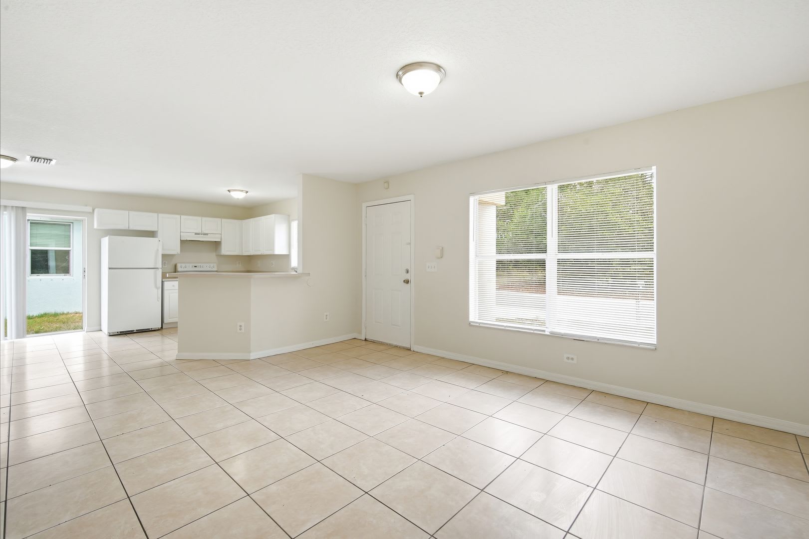 Move In Special Charming 3 Bedroom Home – photo 4