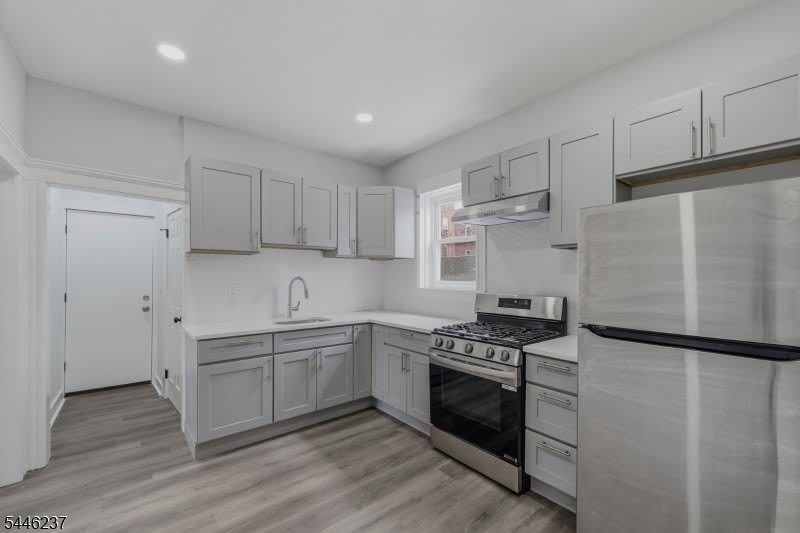 489 E 22Nd St – photo 4