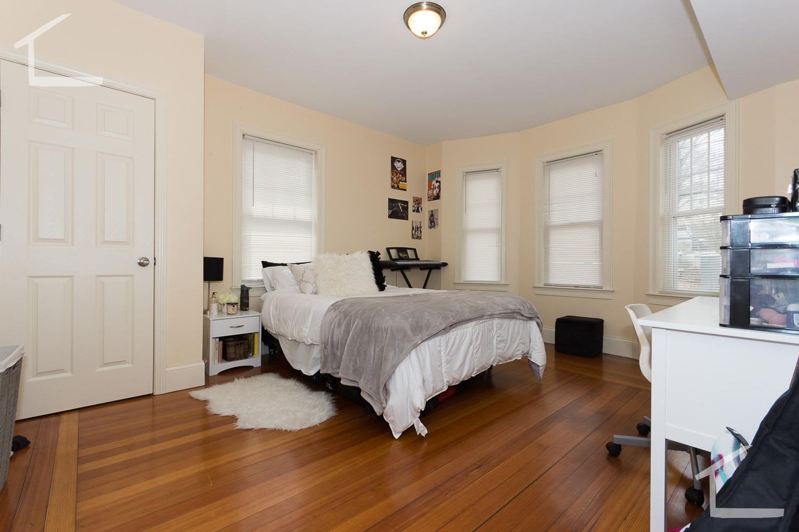 5bed room unit rent $4000 in Brighton – photo 2