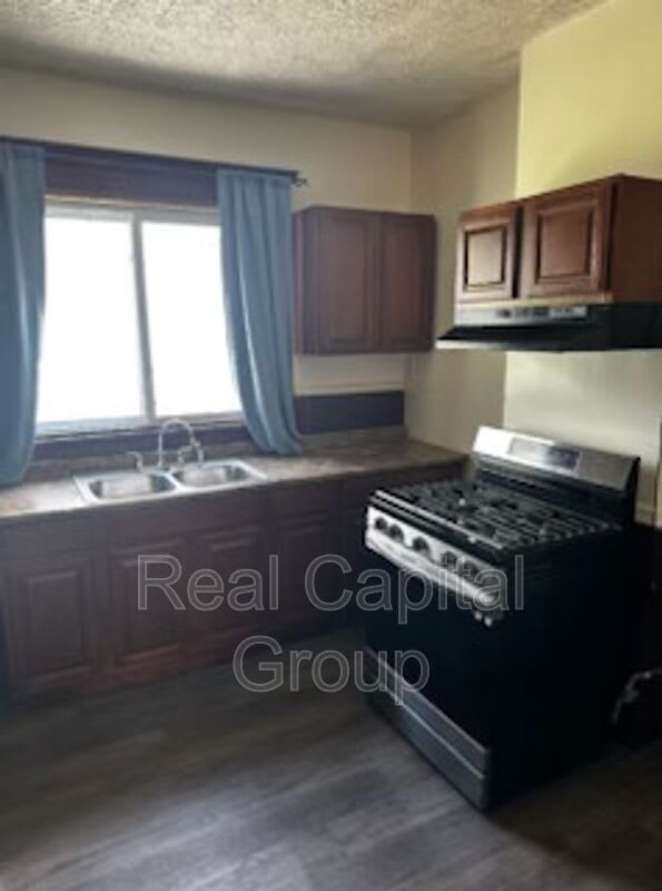 1326 3rd Ave – photo 3