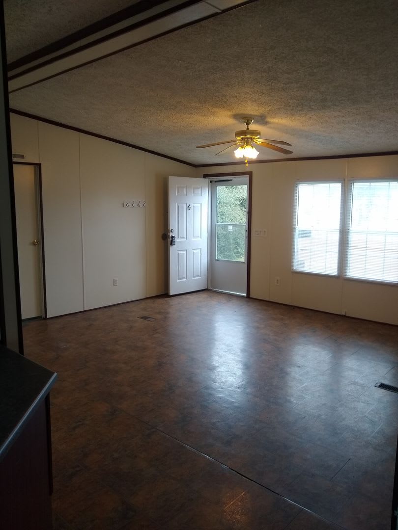 3BD/2B Mobile Home in Lakeland, GA – photo 2