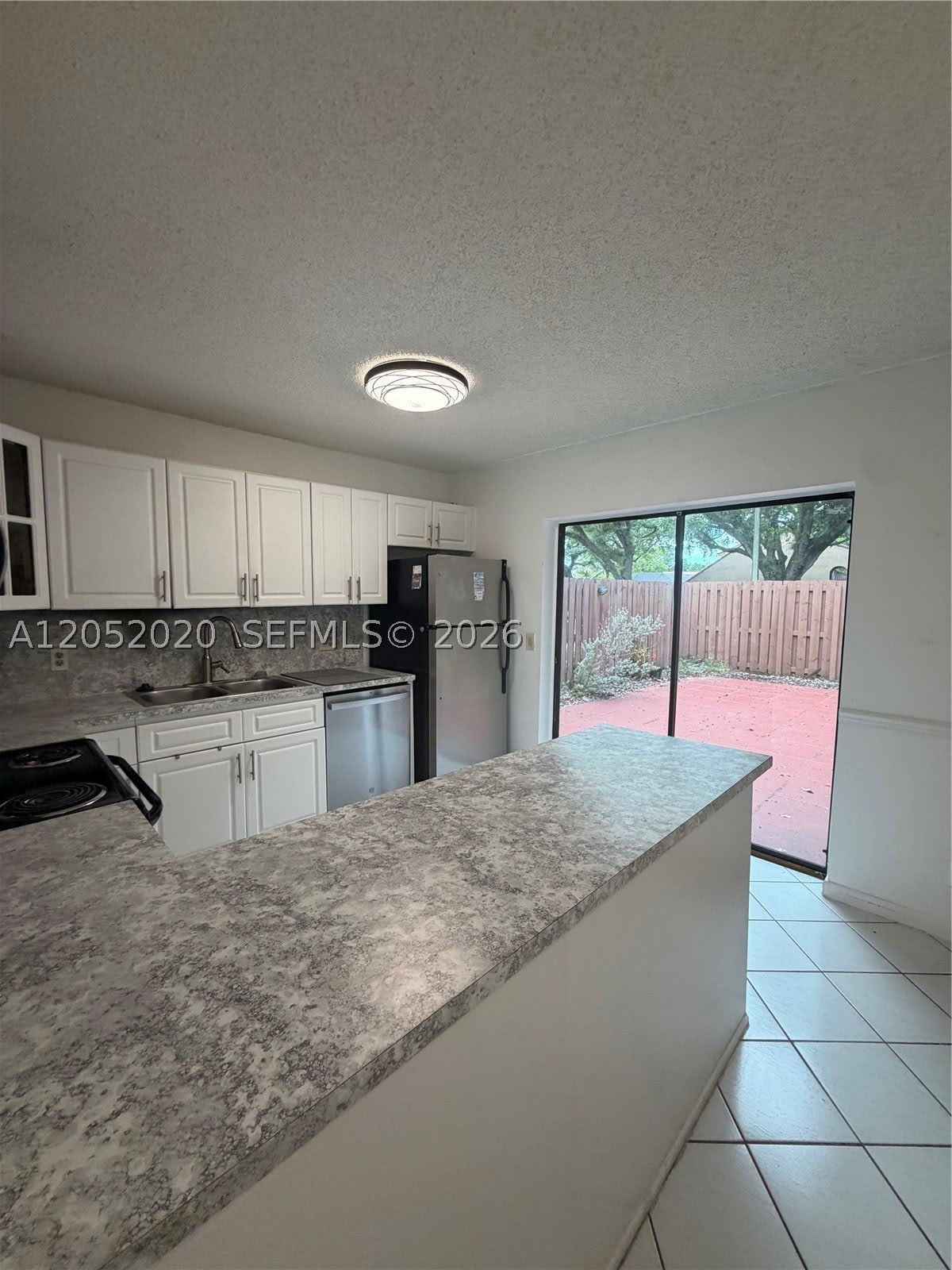 2563 CAMELOT – photo 3