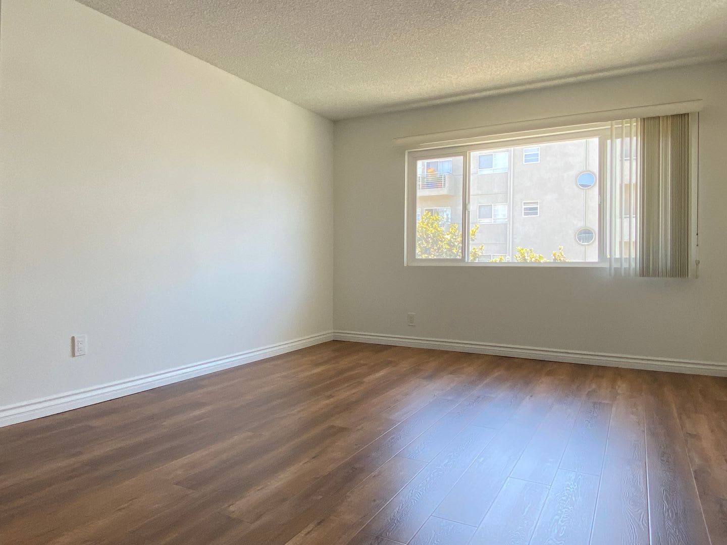 130 South Flores Street – photo 2