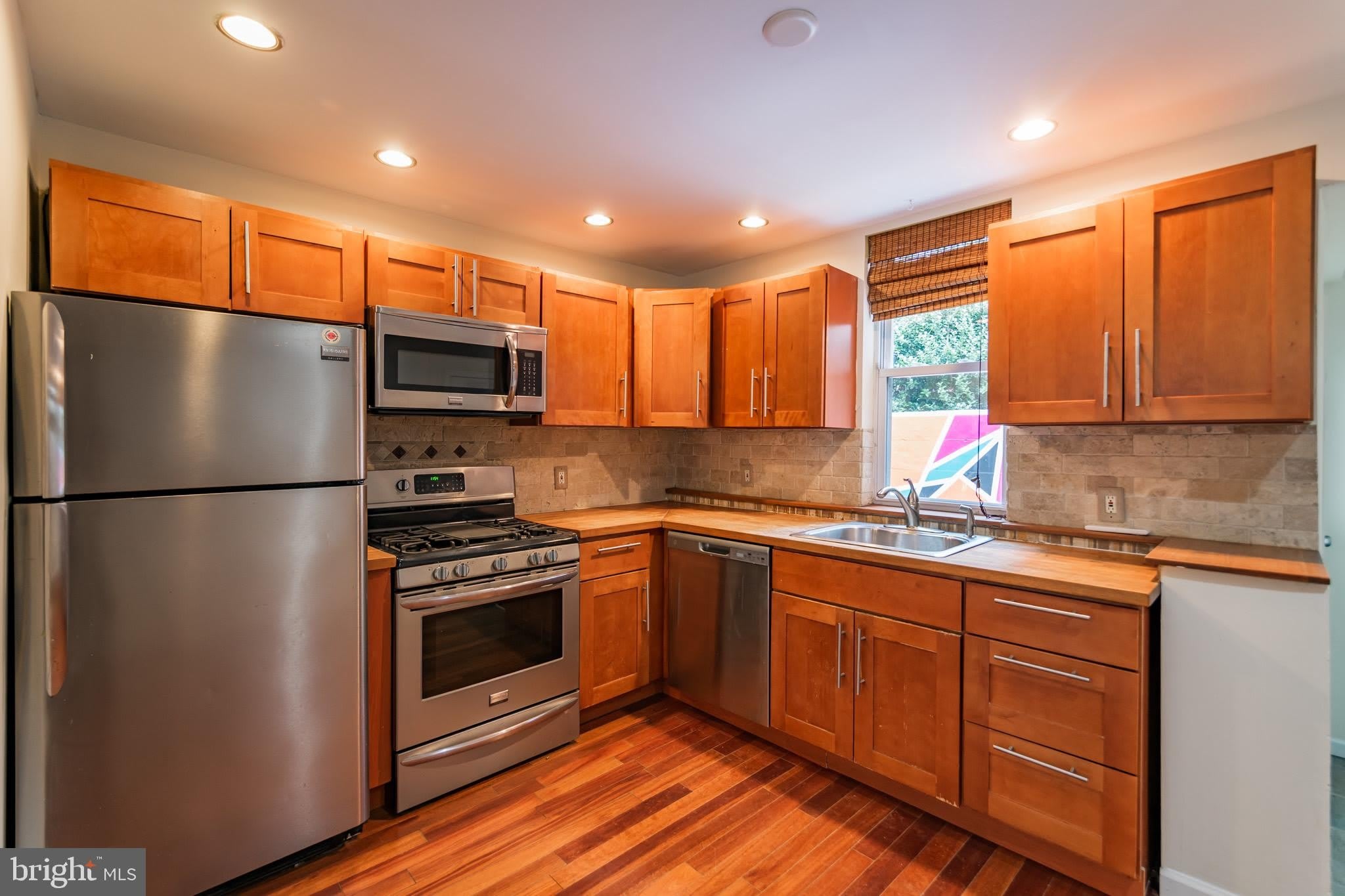 211 W Stiles Street – photo 3