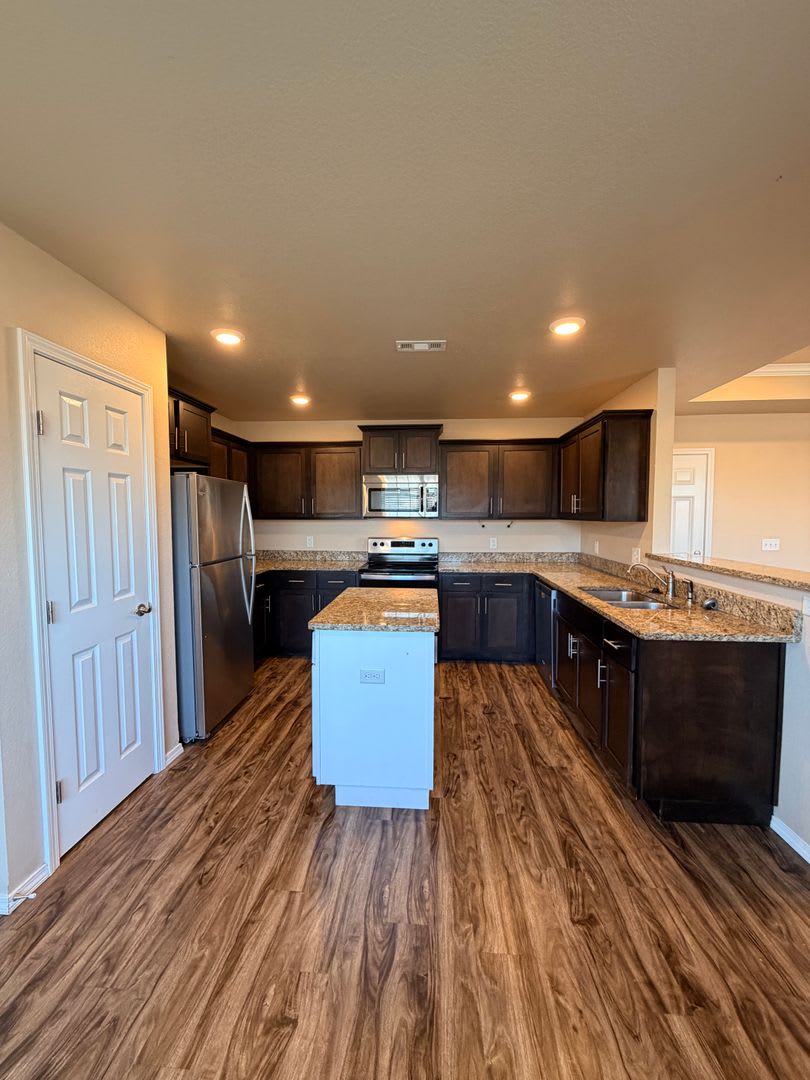 Beautiful 4-Bedroom Home in Gentry – photo 5