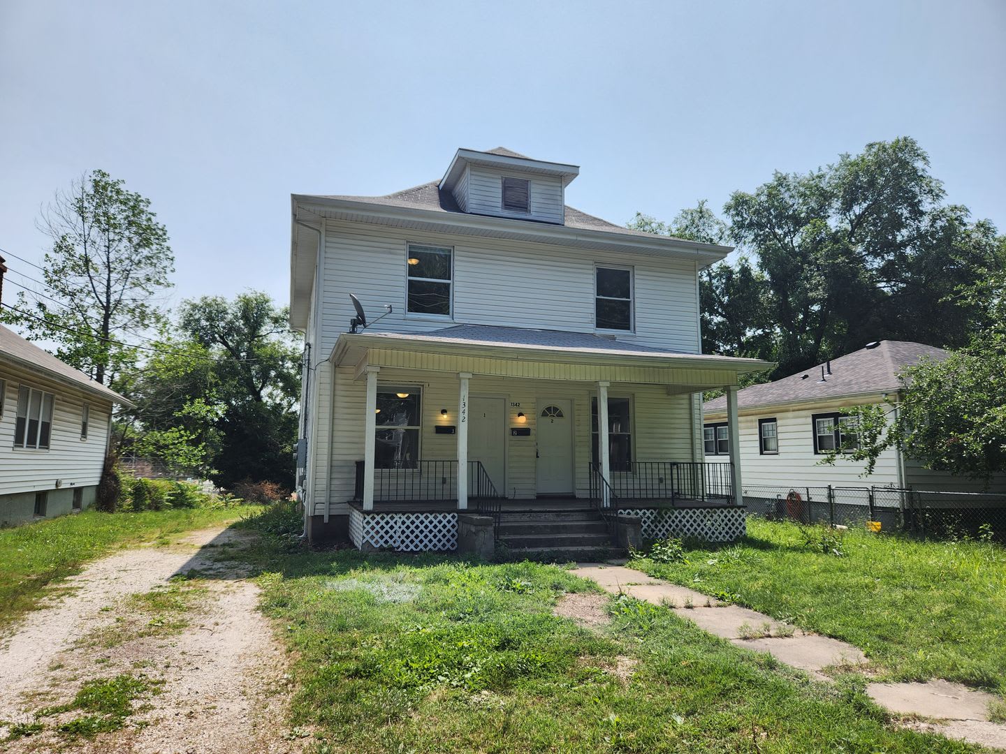 Spacious 3-Bedroom, 1-Bathroom Home AVAILABLE NOW!! – photo 2