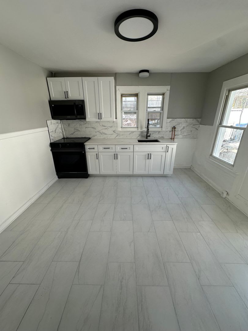 463 Main St, Torrington – photo 1