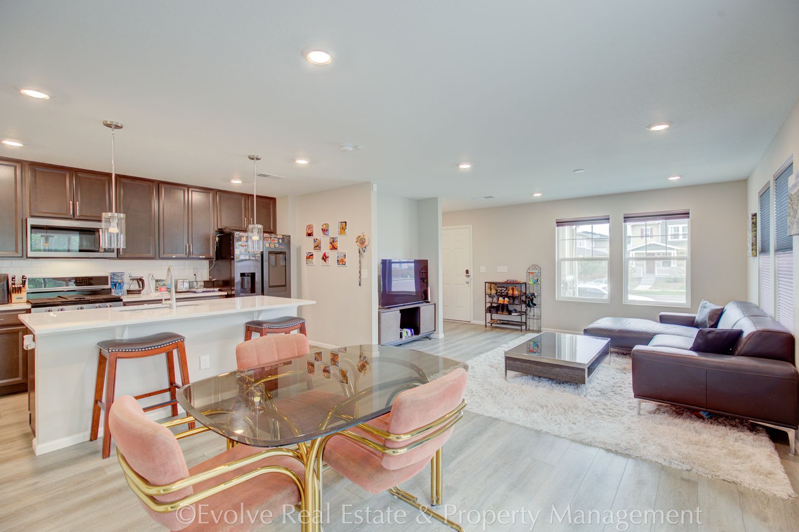 Evolve Real Estate: Stunning Aurora Gem! Available October 3rd – photo 3