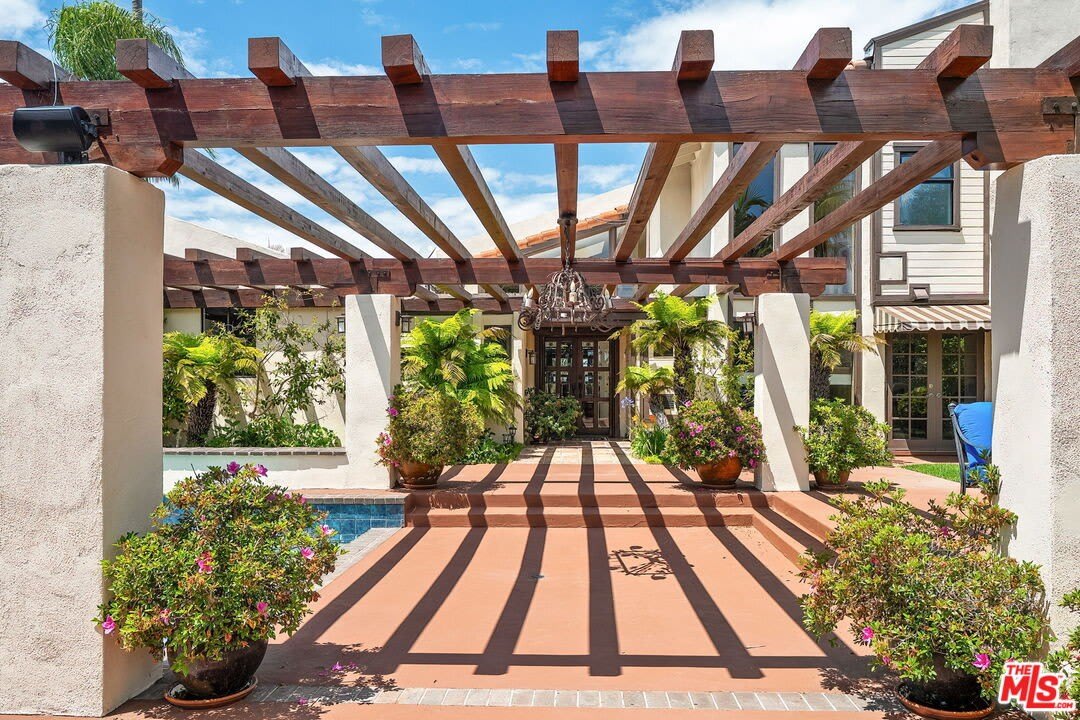 2528 Angelo Dr – photo 3