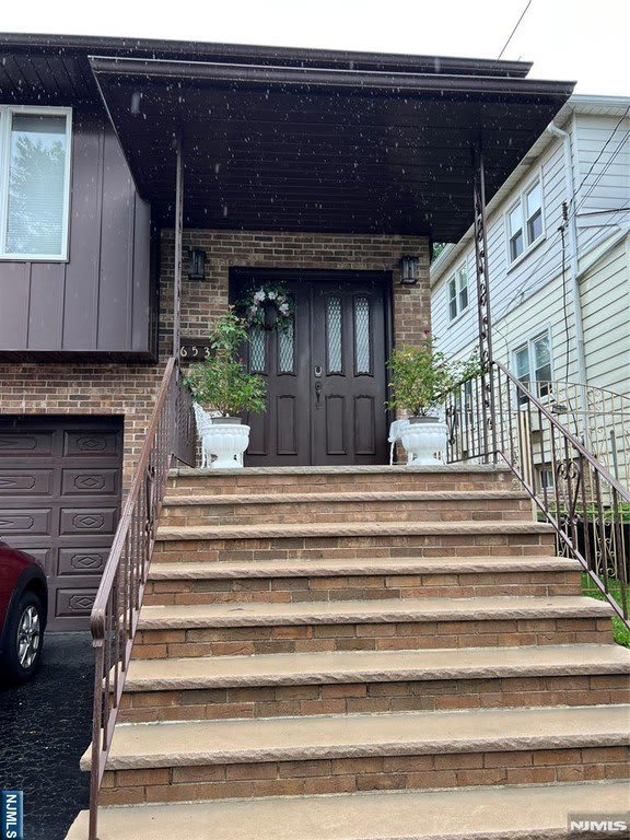 653 Maple Avenue – photo 2