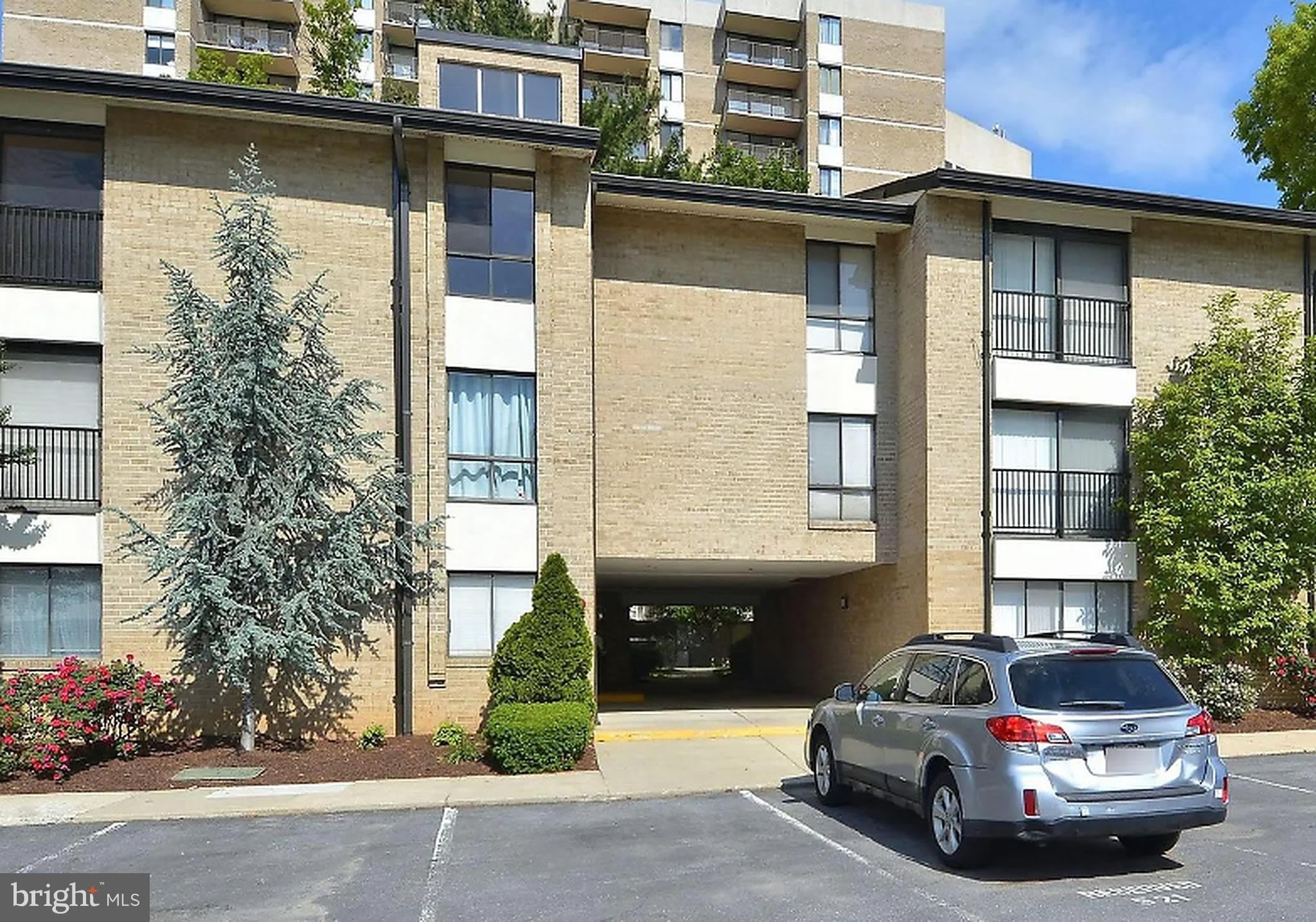 10 MONROE Street – photo 1