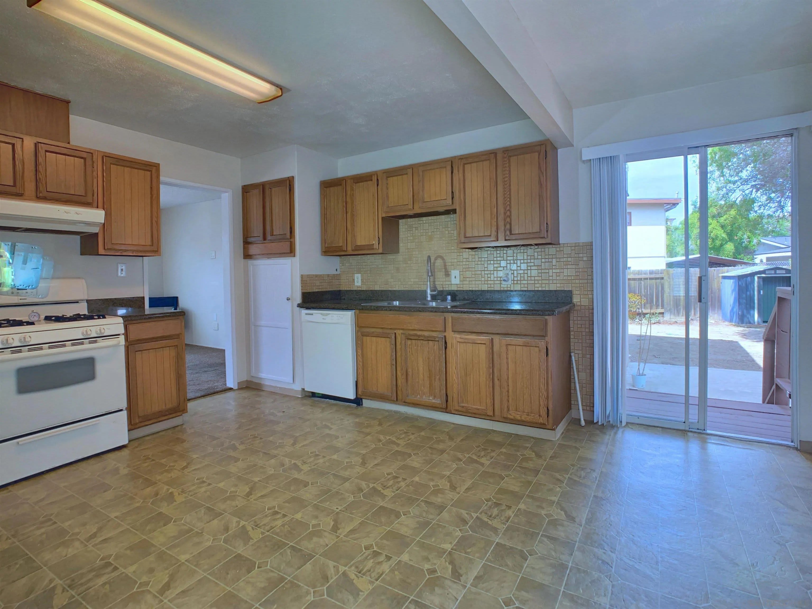 6190 DIXIE DR – photo 3