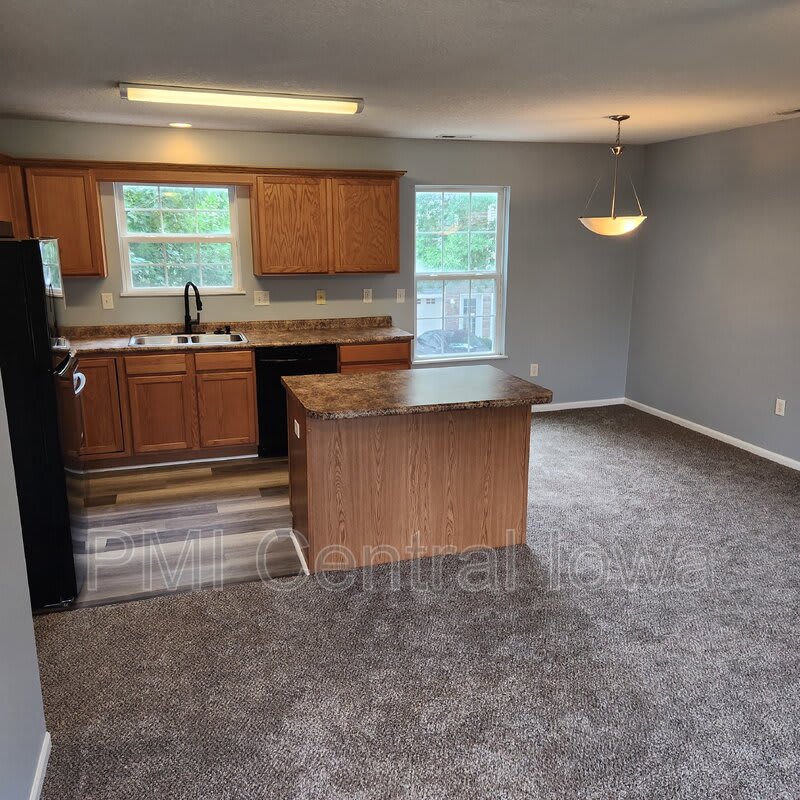 305 NE Kingwood – photo 5