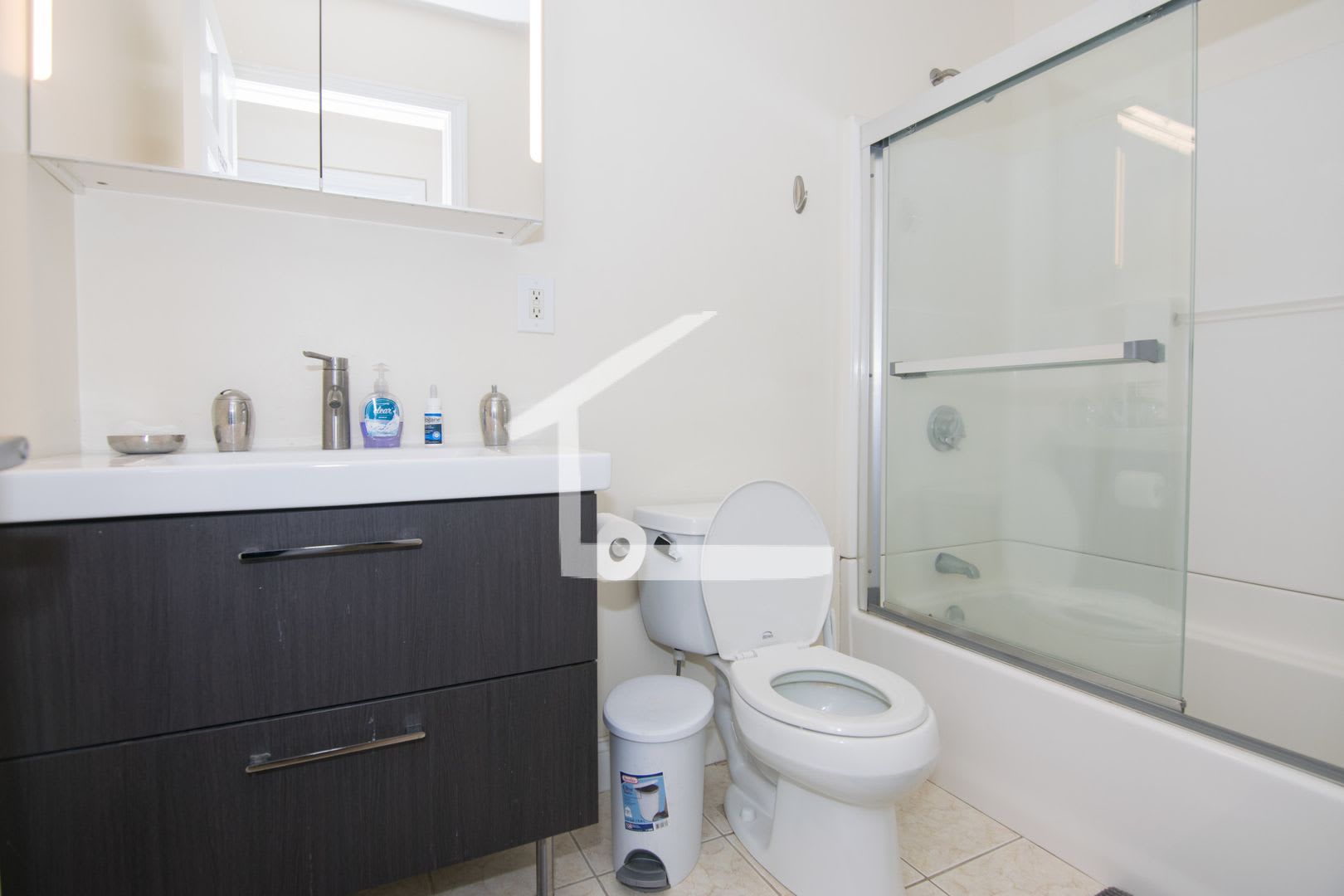 Nicely Updated 4 Bed For September – photo 5