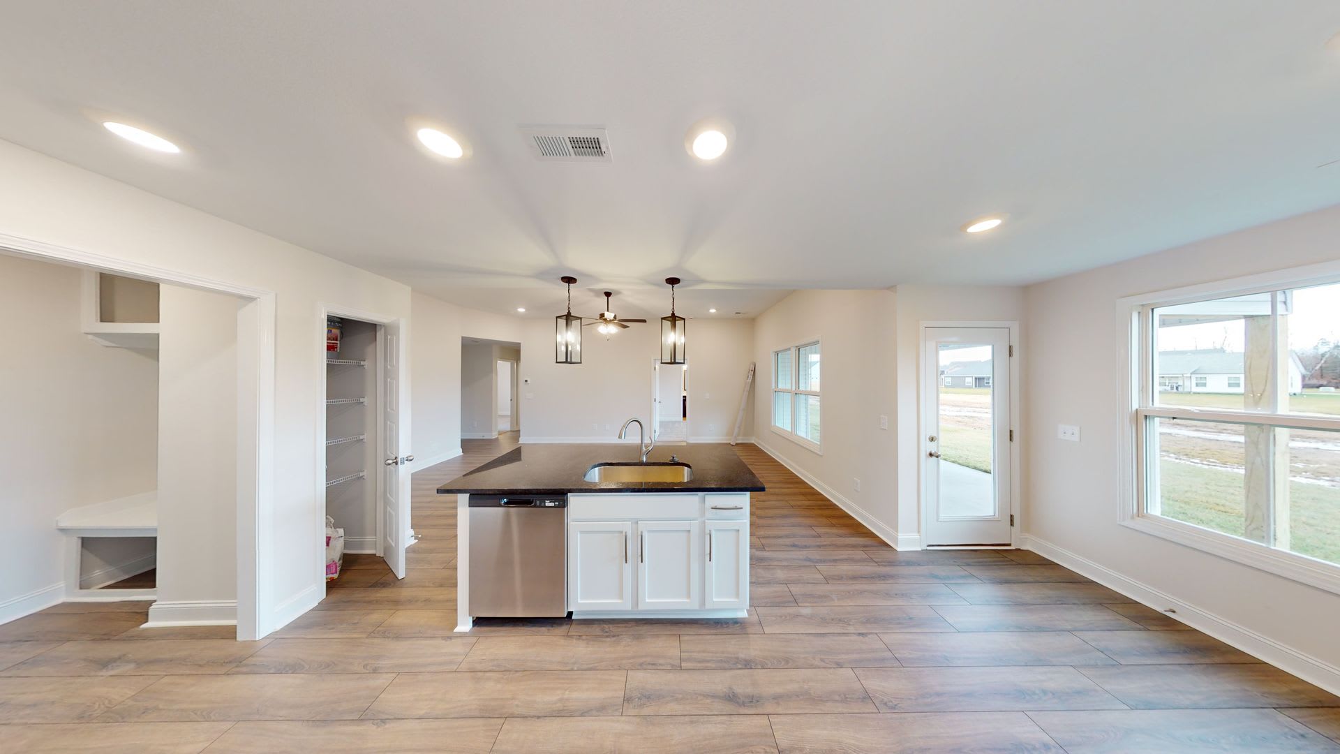 Open-Concept Home with Modern Upgrades Featuring Hardwood Flooring and Open Kitchen – photo 2