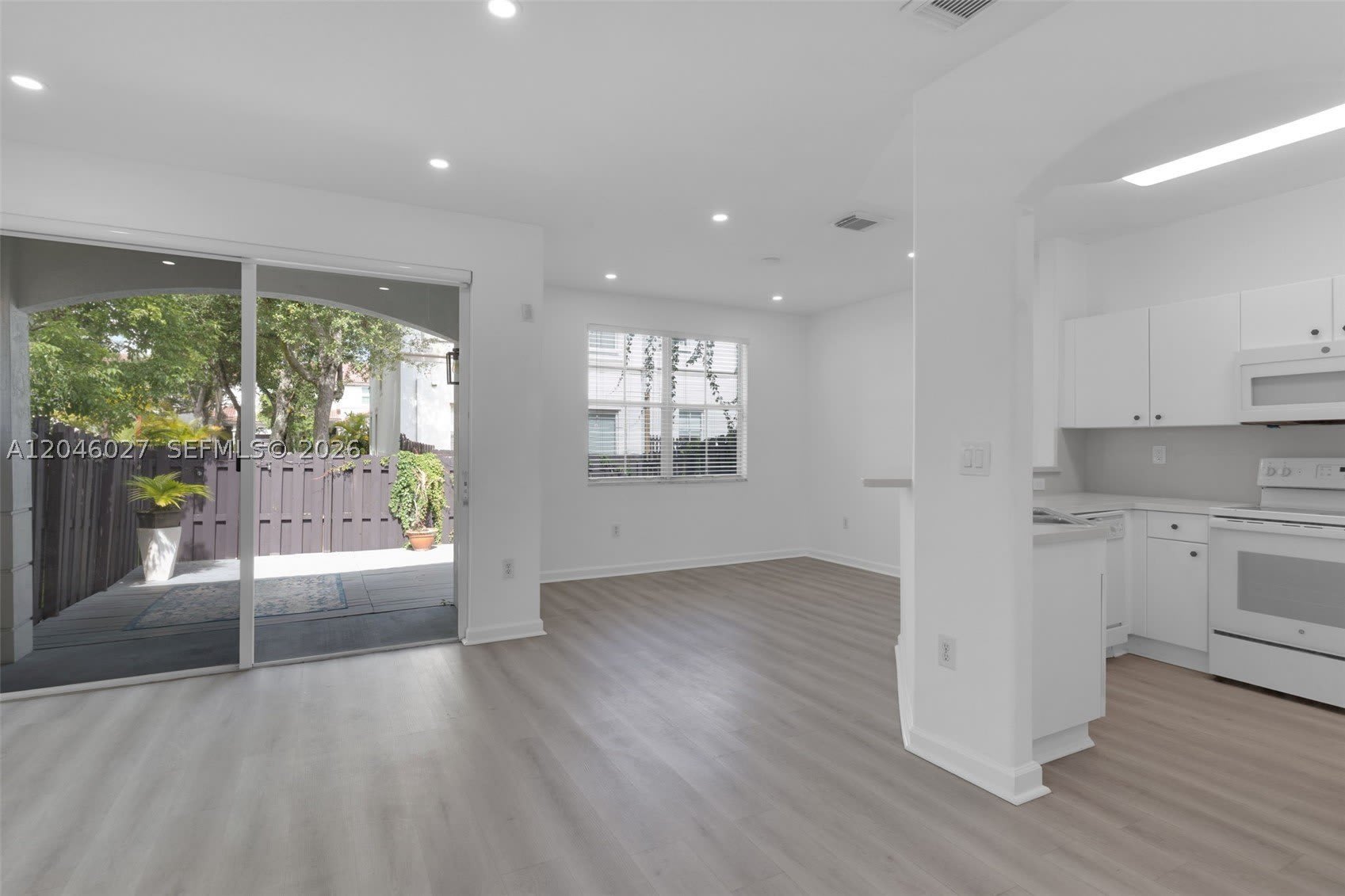 8165 NW 108th Ave – photo 3