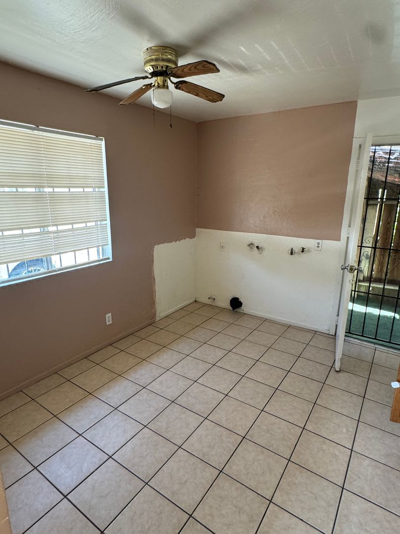 Enjoy this 2 bed/1 bath apartment – photo 2