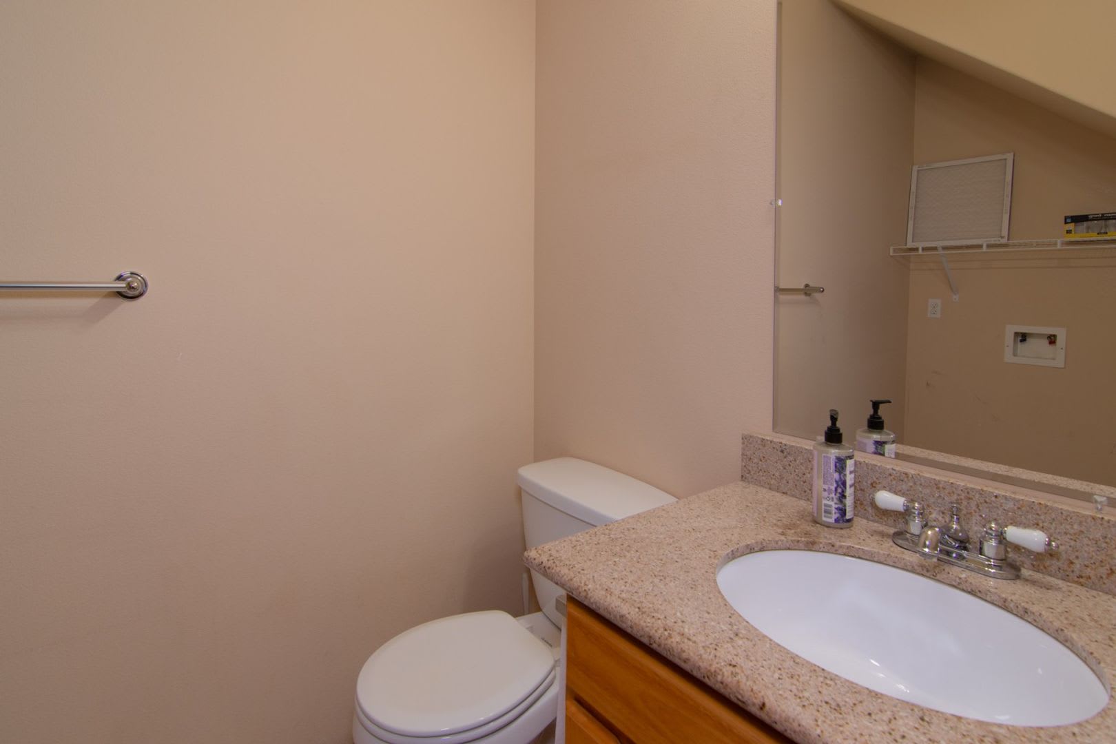 August Availability Nicely Updated 3 Bedroom 2 5 Bath With Large Living Dining Area And Attached Garage – photo 5