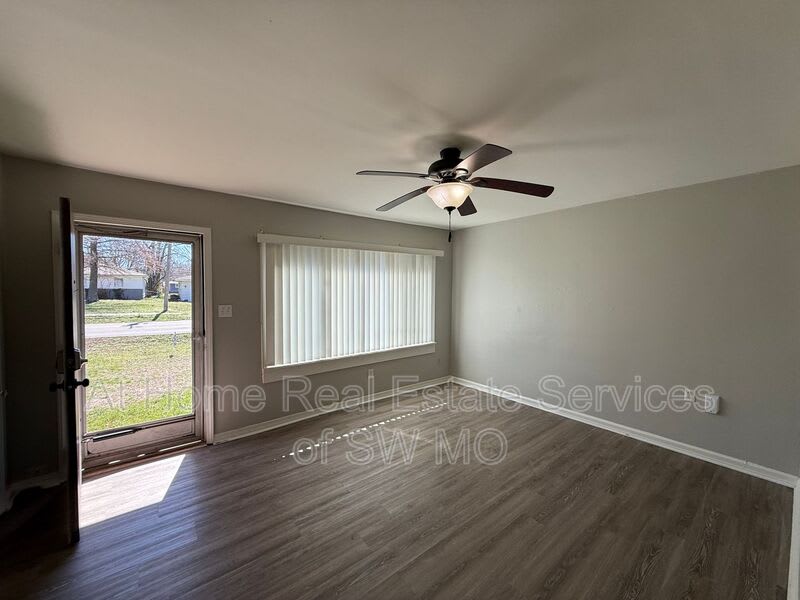 1465 E Seminole St – photo 3
