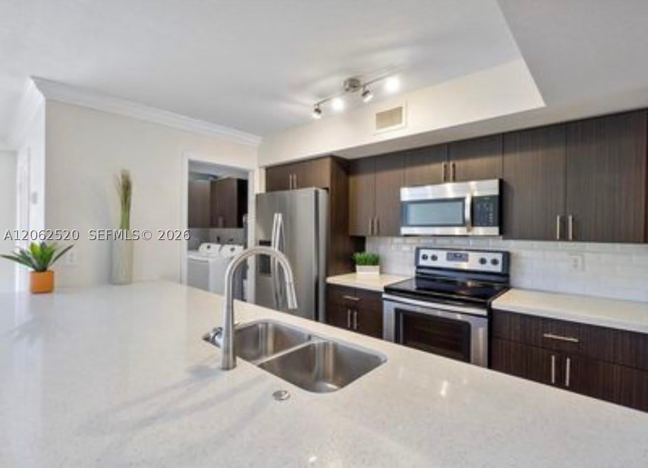 4828 Sheridan St – photo 2