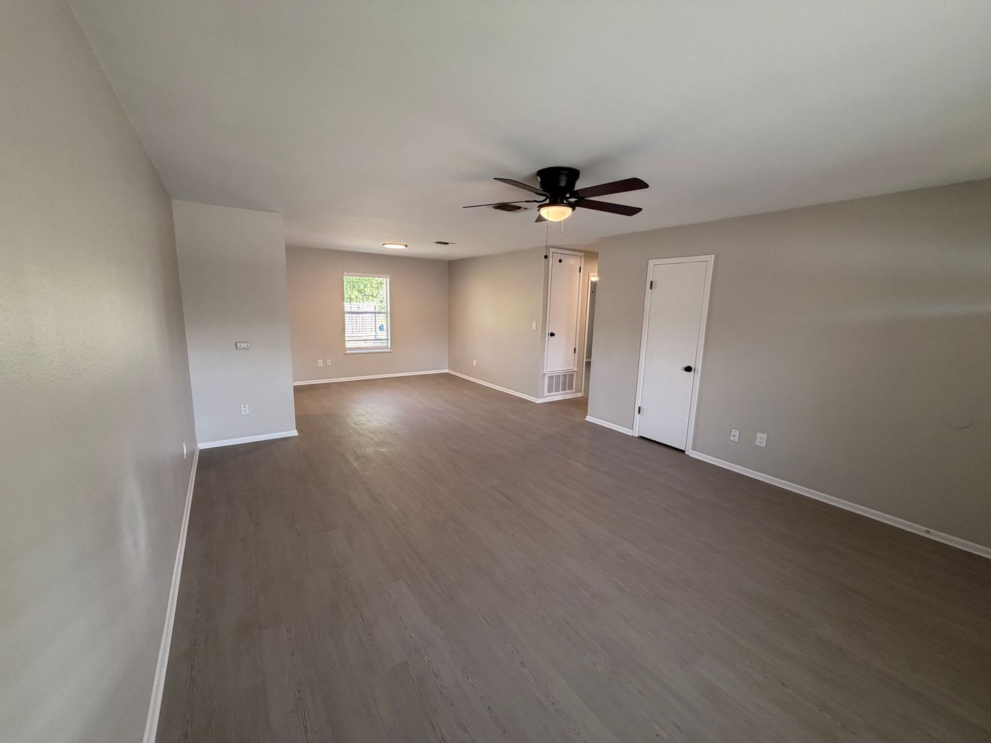 Walk To Torrey Park And Live Minutes From Historic Gruene 2 1 1 Duplex On A Corner Lot With Refrigerator Included Nbisd 2 Weeks Free Rent – photo 5