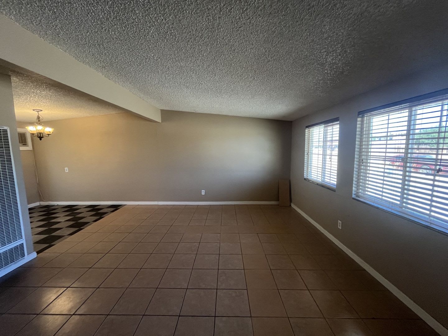 Charming 3 bedroom 1 Bathroom home in California City – photo 3