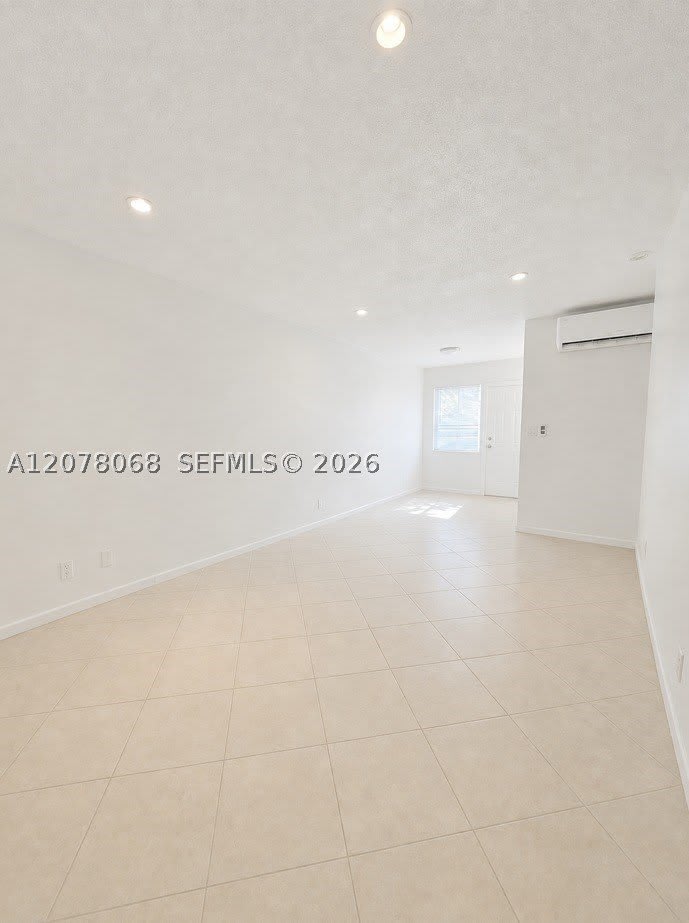 1231 NE 23rd Ave – photo 2