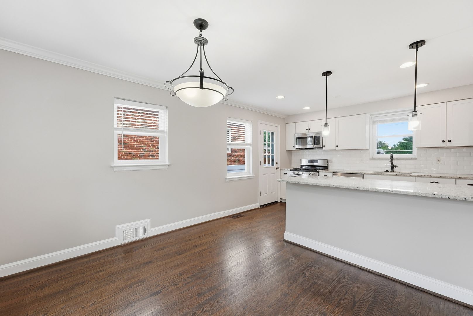 Spacious & Stylish Renovated Colonial in the Heart of Cheverly! – photo 4