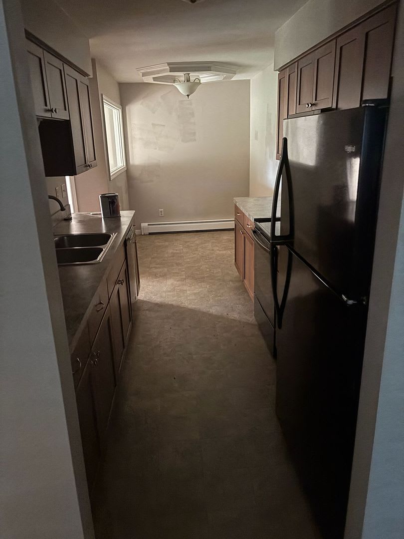 Gorgeous 2-Bedroom Apartment with Garage in a Quiet Neighborhood – photo 1