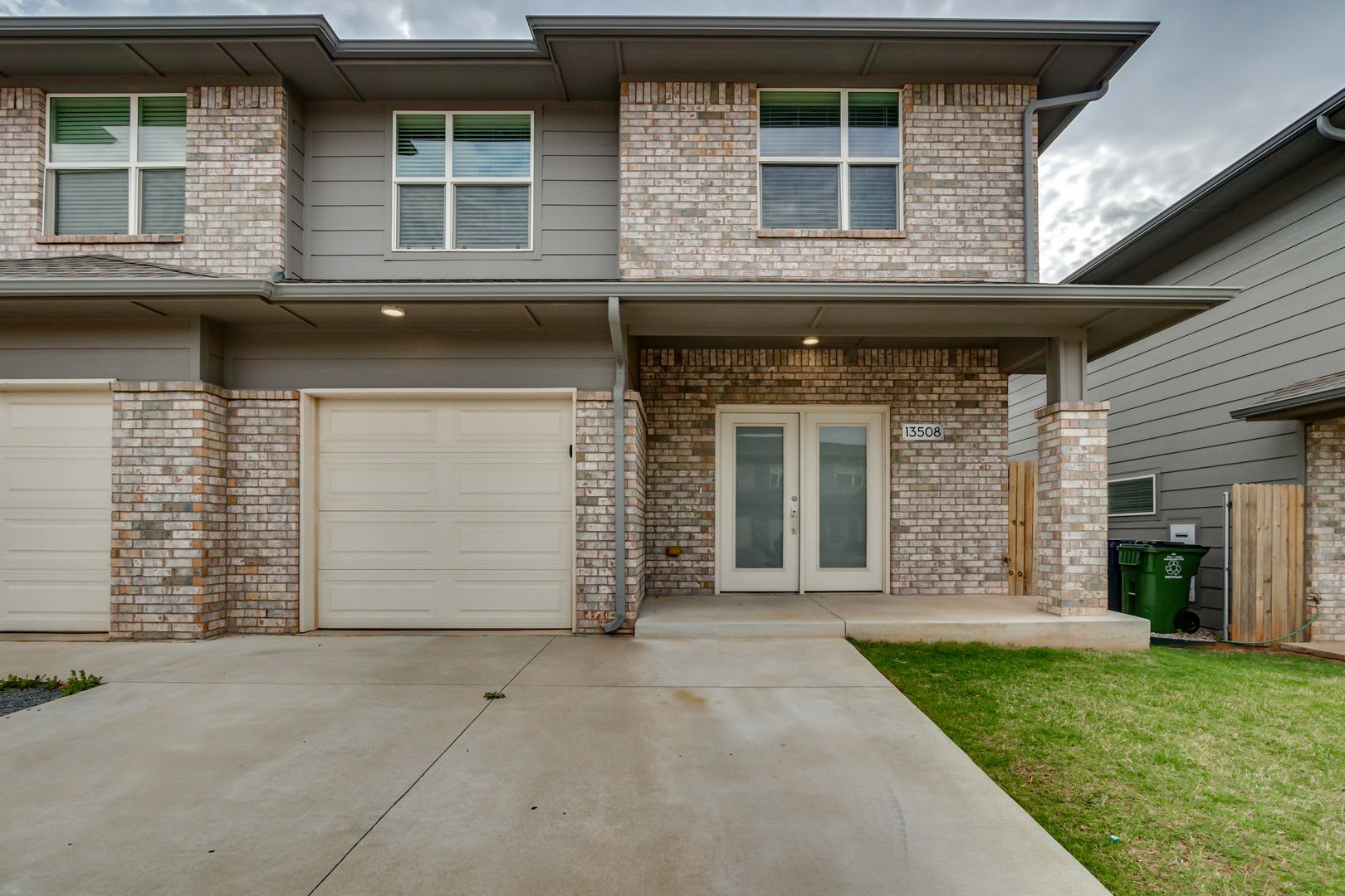 Large 3 Bed 2.5 Bath Duplex Includes Office Space (See Contact Info Below) – photo 3