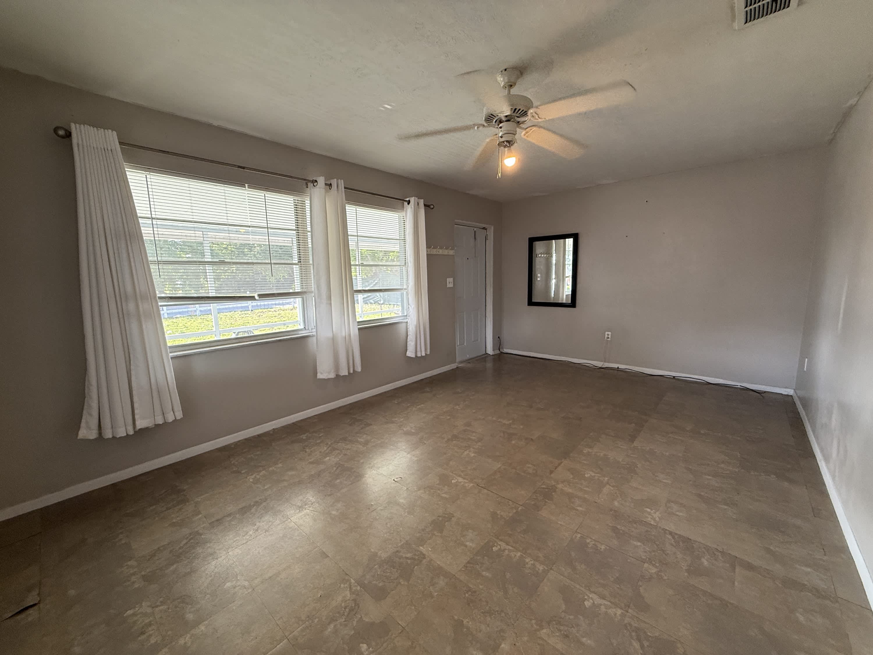 2402 9th Street East – photo 2