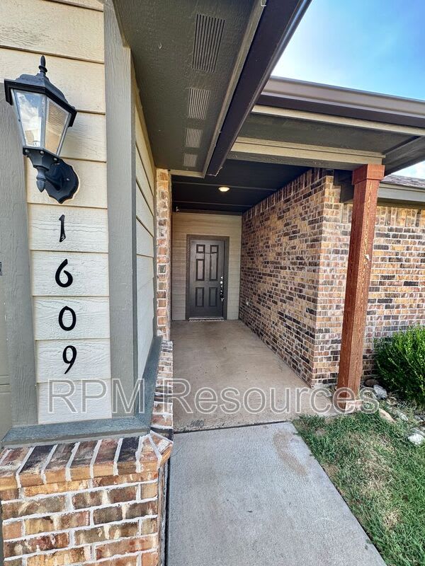 1609 Burgundy Dr – photo 4