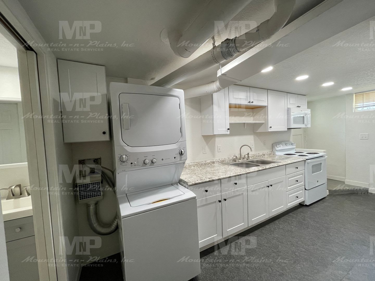 610 S. Loomis Avenue #B – photo 1