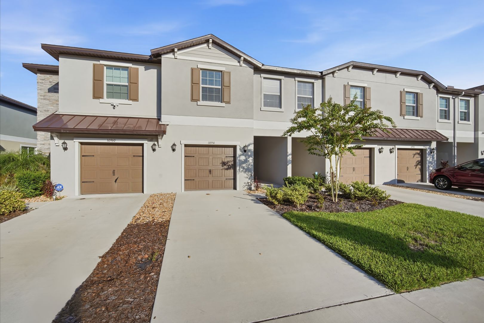 Newer 3Beds/2.5 Bths in Amenity Rich Area! – photo 3