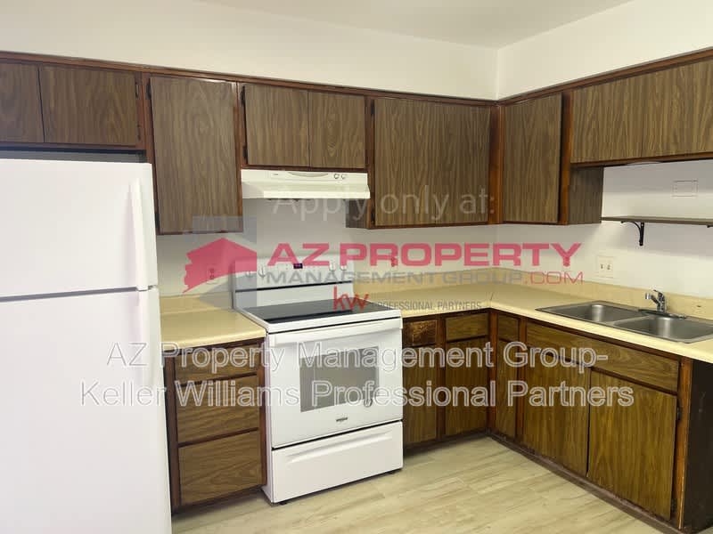 2228 E Broadway Rd – photo 3