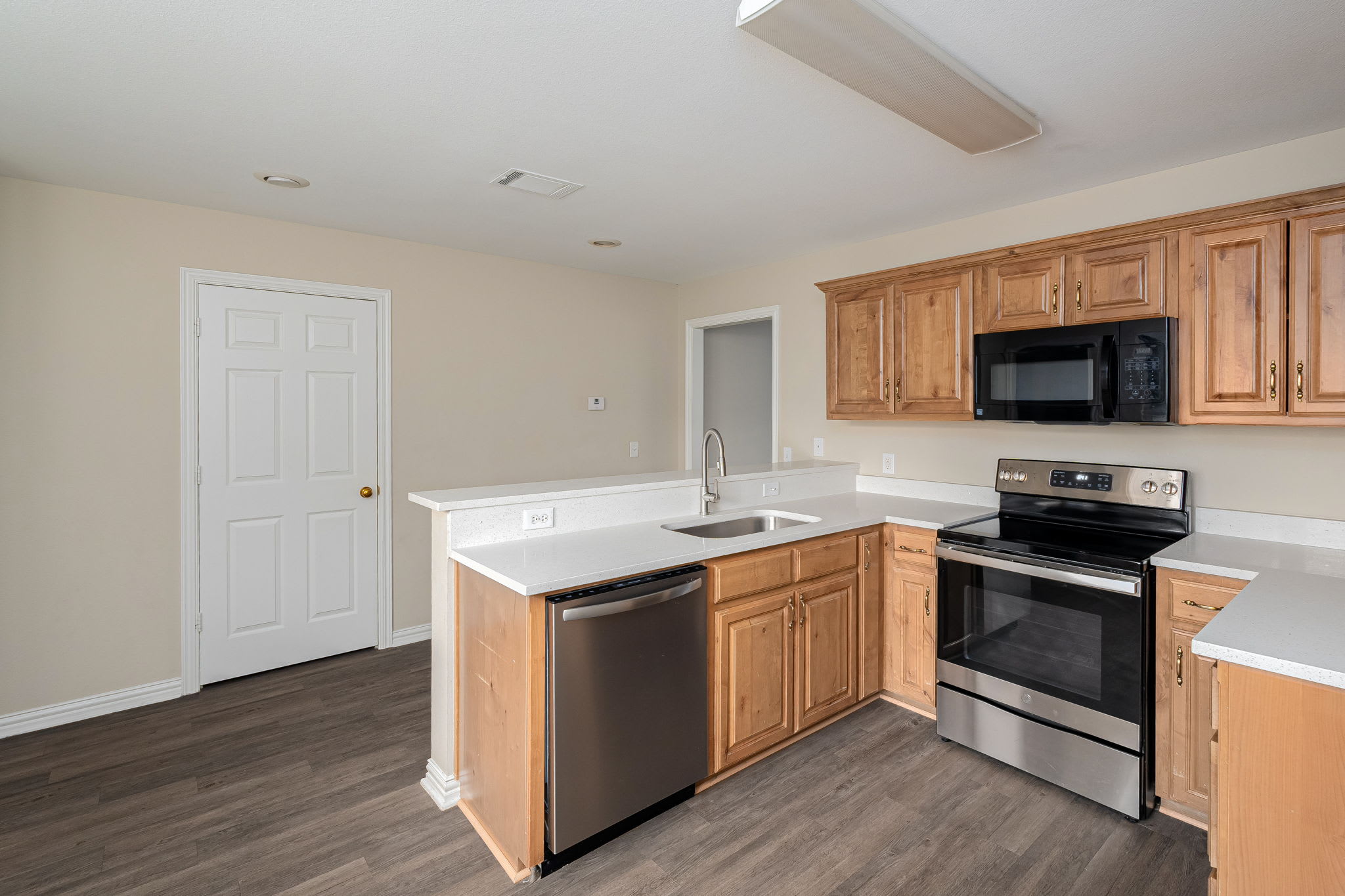640 West Marshall Drive – photo 5