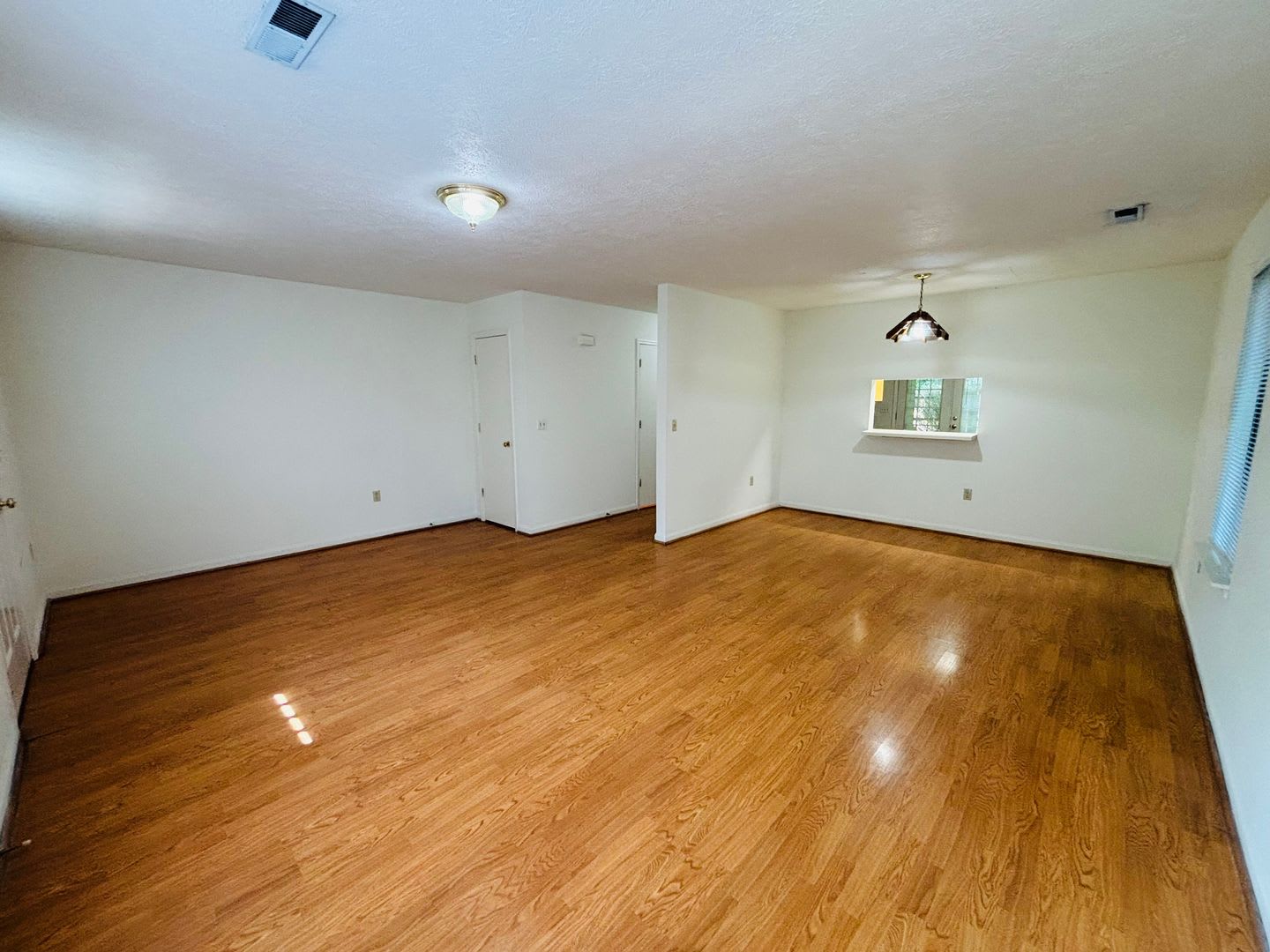 3 Bedroom 2.5 Half Bath Townhouse – photo 4