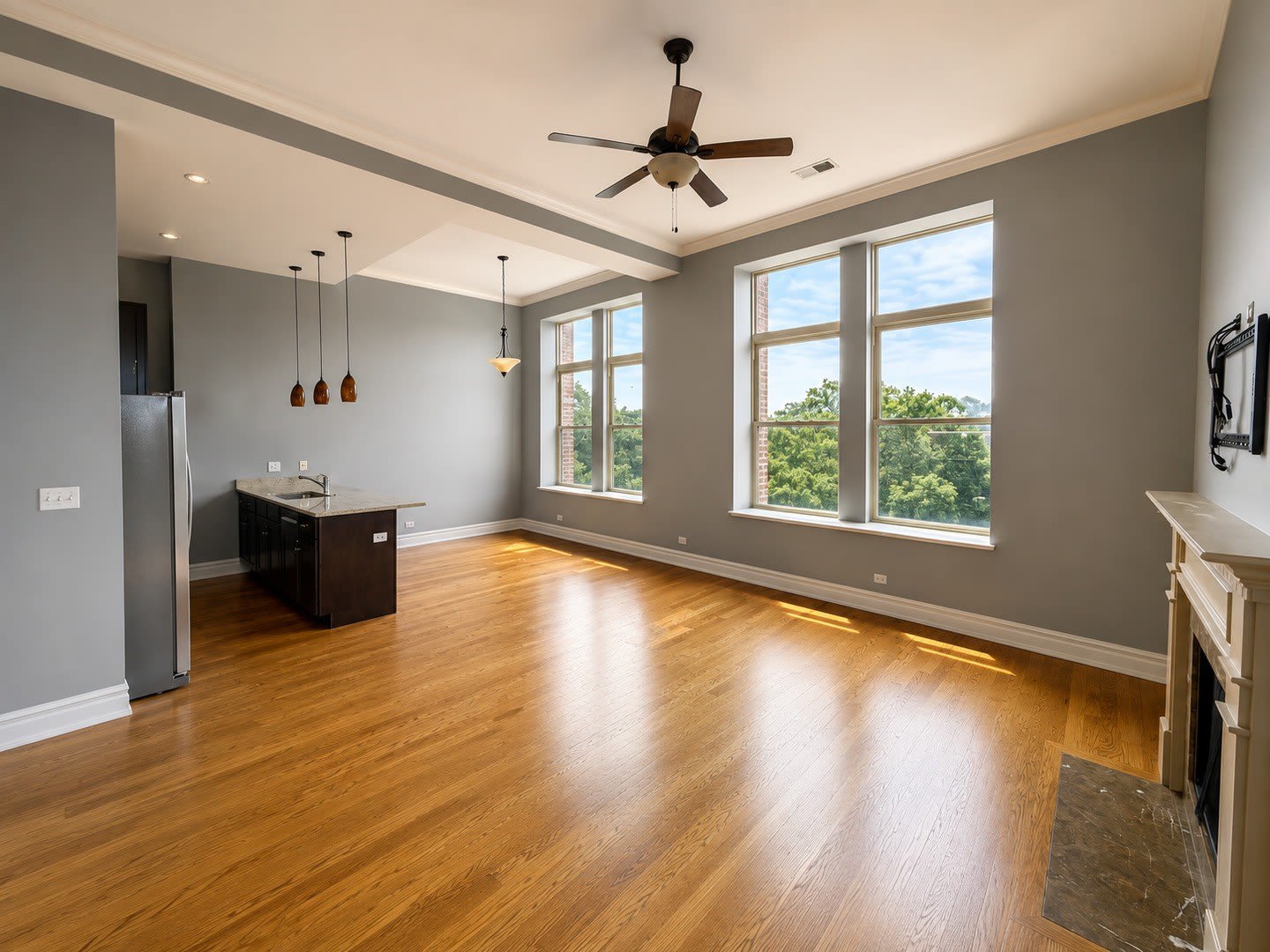1470 W Carmen Avenue – photo 2