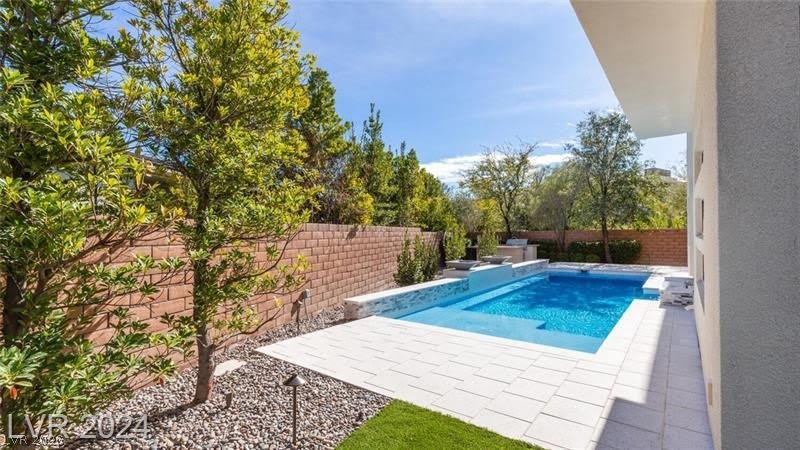 82 Grey Feather Drive – photo 3