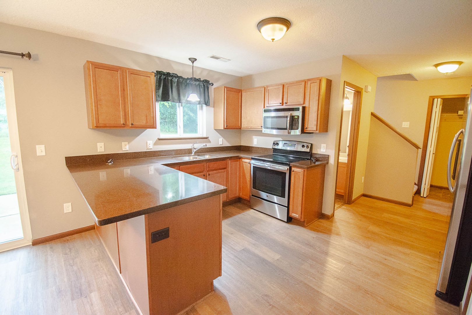 Modern Townhome in a Convenient NW Location – photo 5