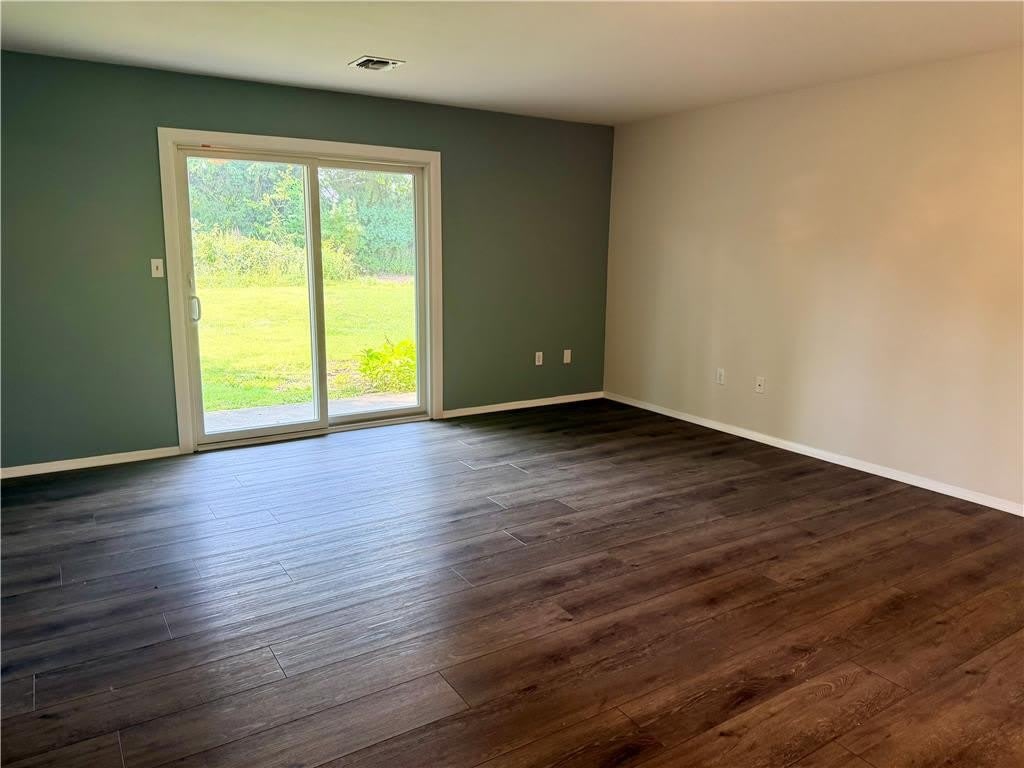 2402 Woodstock Dr – photo 4