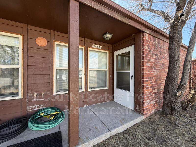 1145 W Leisher Rd – photo 3