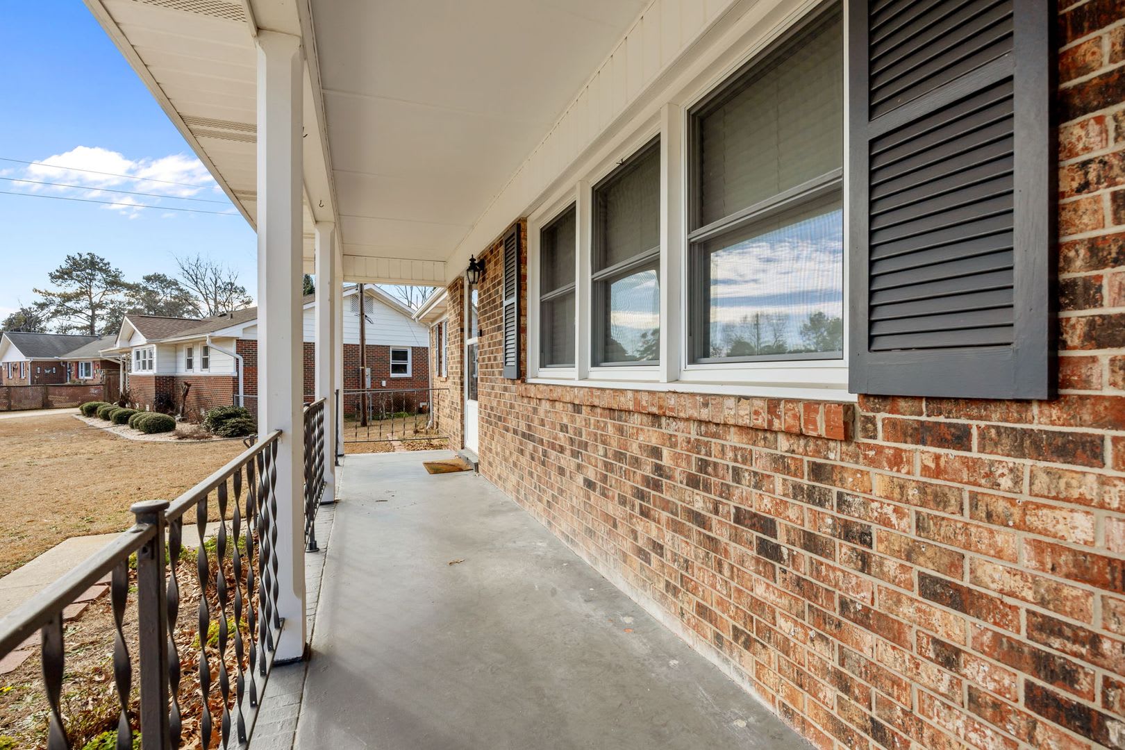 3 Br/2 Ba Ranch Close to Post – photo 3