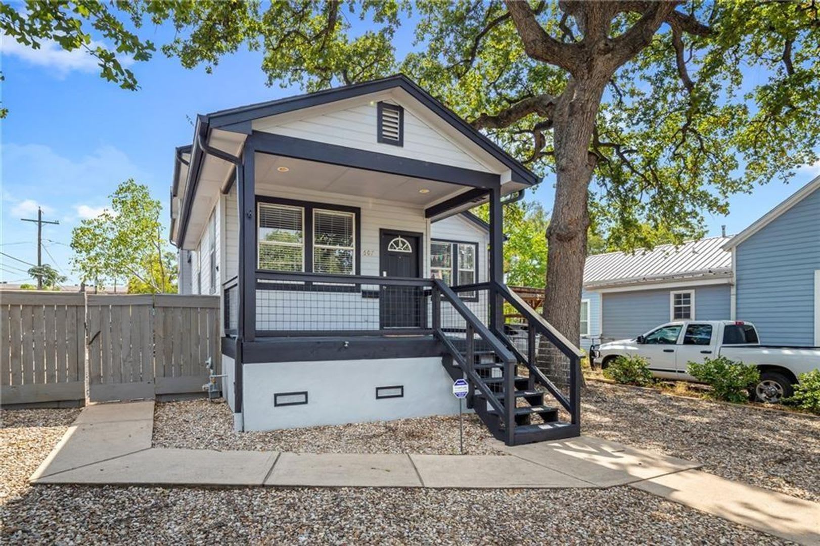 607 W 35th St – photo 3