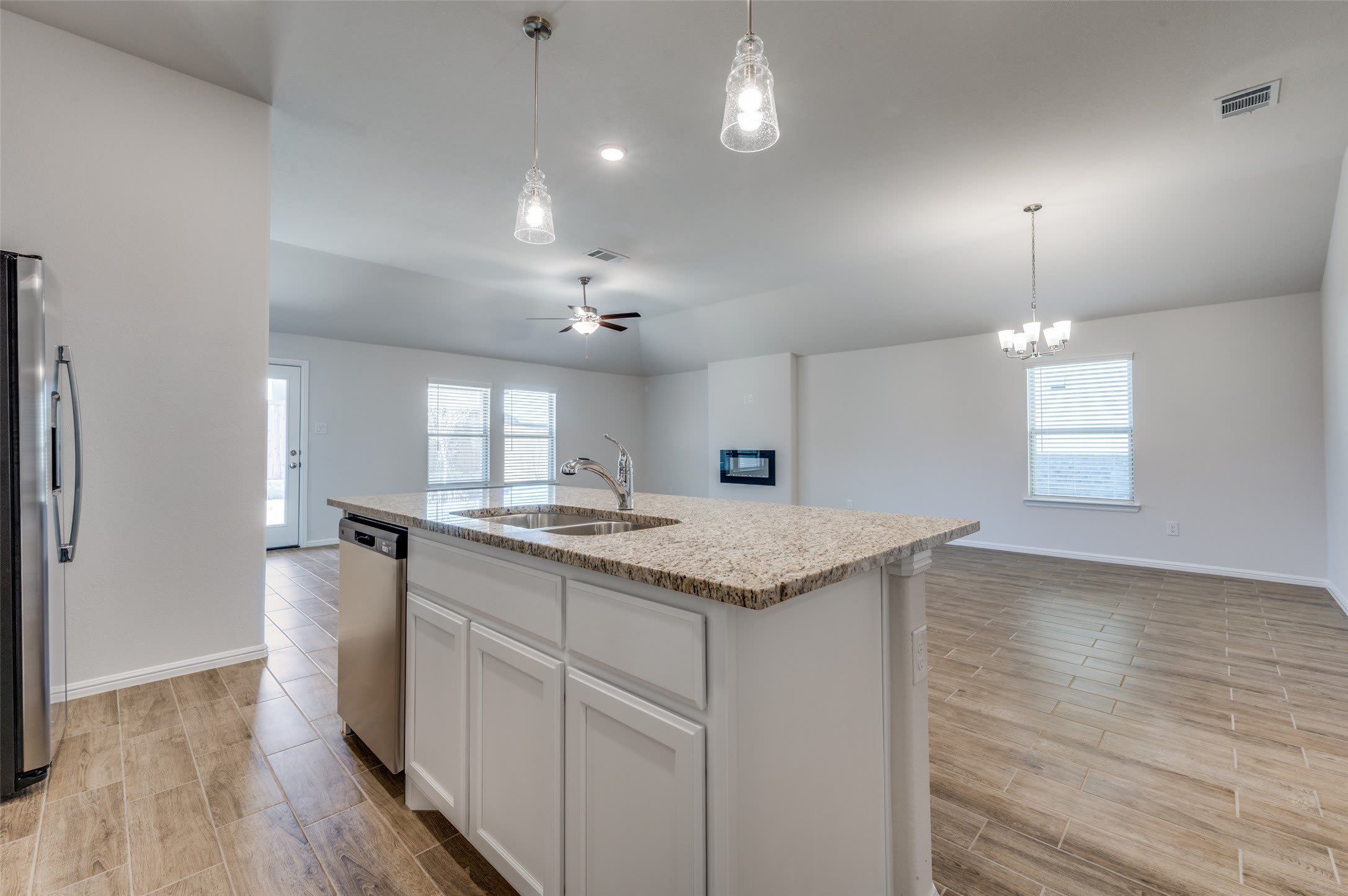6445 Auburn Dale Road – photo 5